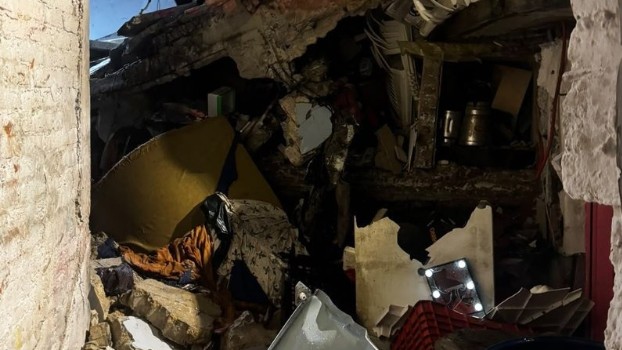 Múltiples instancias de seguridad de la CdMx trabajan de manera coordinada en las labores de rescate, atención y evaluación del inmueble.