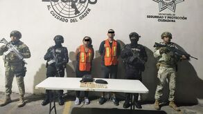 Revisaron sus pertenencias y les encontraron 49 dosis de una sustancia similar a la droga conocida como cristal.
