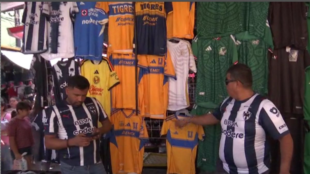 Los seguidores de ambos equipos se preparaban para vivir el Clásico Regio 143.| Especial