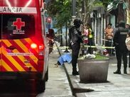 Dos hombres fueron asesinados en el Centro Histórico de la Ciudad de México; responsables huyeron.