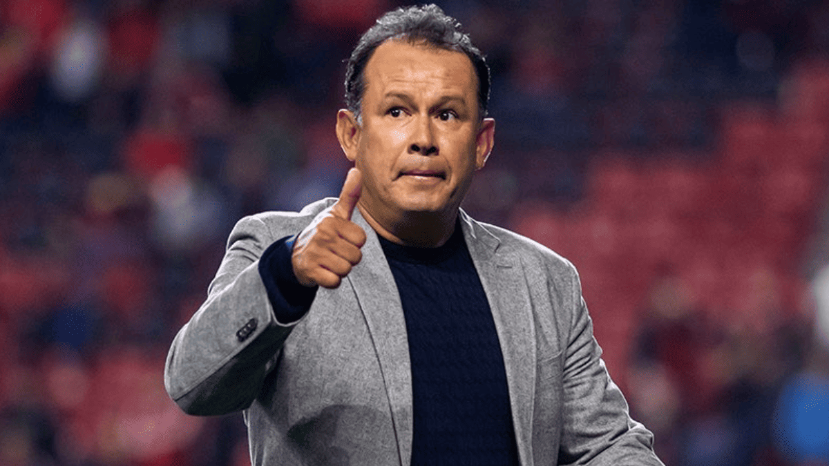 Juan Reynoso apunta a convertirse en el nuevo entrenador del Necaxa, a falta de que el club haga oficial su llegada.