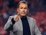 Juan Reynoso apunta a convertirse en el nuevo entrenador del Necaxa, a falta de que el club haga oficial su llegada.