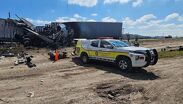 Tractocamión se incendia tras accidente en Galeana y deja una persona prensada y sin vida.