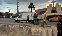 Al lugar arribaron elementos de Cruz Roja y personal de SAMU quienes confirmaron que el hombre ya había fallecido.