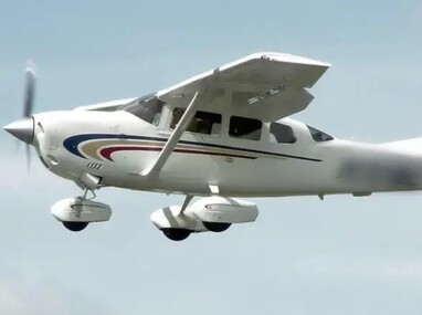 La avioneta desaparecida es un Cessna T206, con matrícula HK4985 (imagen de referencia) | Creative Commons