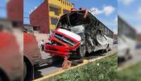 Un camión de transporte público chocó en Toluca; hay al menos 15 lesionados.