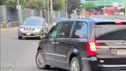 Conductores circulan en sentido contrario en avenida 412 de la Gustavo Madero