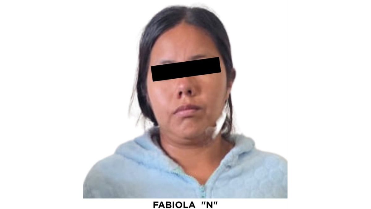 Fiscalía Edomex detiene e ingresa a penal a una mujer que presuntamente participó en feminicidio de sus dos hijas en Almoloya de Juárez. | FGJ Edomex