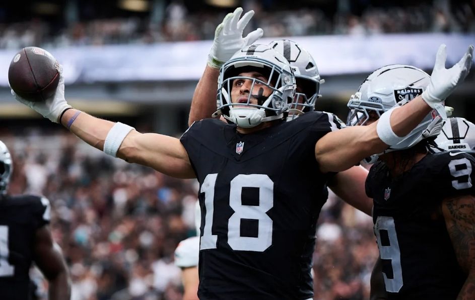 La franquicia negro y plata domina el historial directo frente a los californianos con 69 victorias, 62 derrotas y dos empates.
