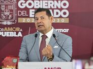 El gobernador Alejandro Armenta Mier encabezó la reunión de trabajo con los padres de Hugo Alejandro Hernández Tello y la rectora de la BUAP