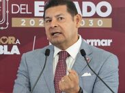 El gobernador Alejandro Armenta Mier encabezó la reunión de trabajo con los padres de Hugo Alejandro Hernández Tello y la rectora de la BUAP
