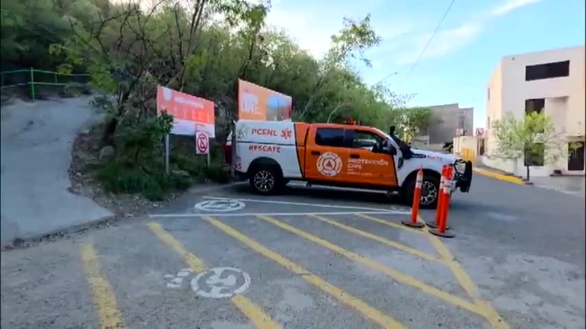 Joven es auxiliada durante descenso del Cerro de la Silla en Guadalupe