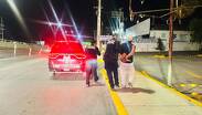El reporte ciudadano permitió que policías municipales interceptaran al automovilista en la vialidad.