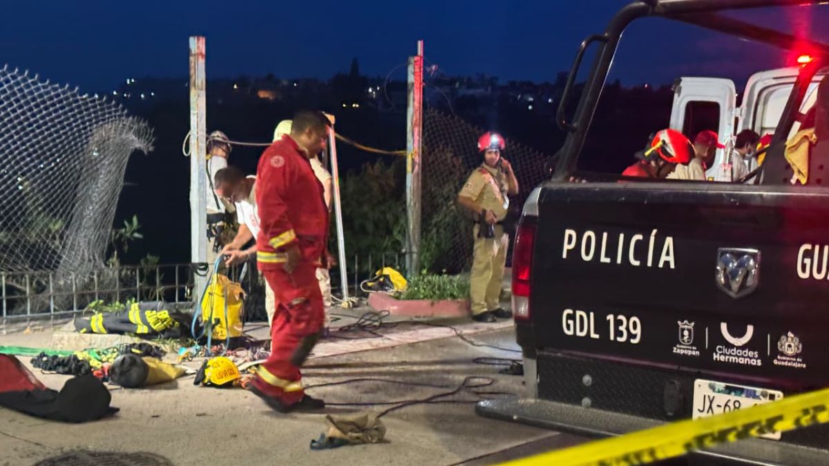 Rescatan con vida a hombre tras caer a la Barranca de Huentitán en Guadalajara.
