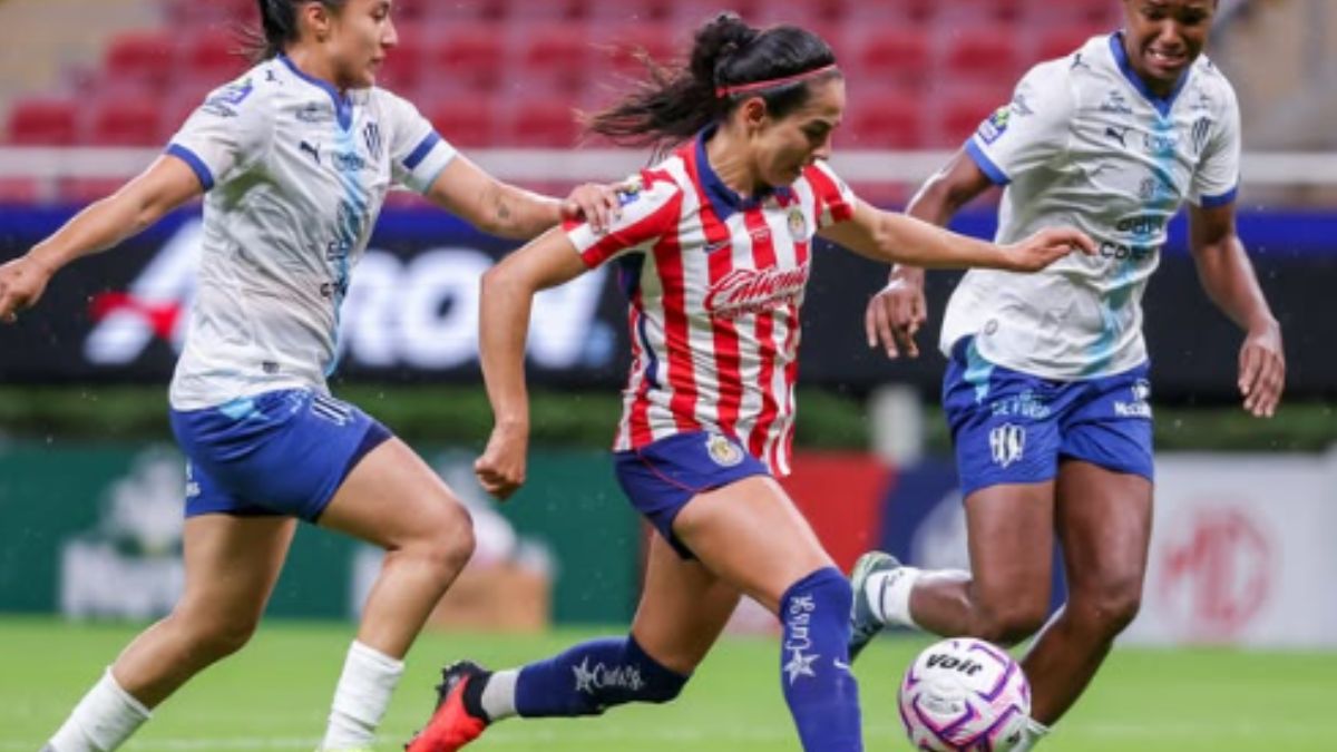 Después de un primer tiempo de terror, Chivas pudo acercarse en el marcador | Chivas Femenil vía Instagram