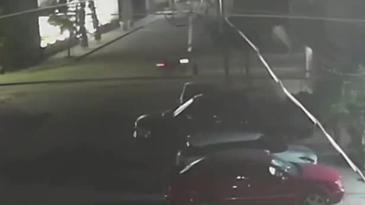 Tres accidentes ocurrieron durante la noche por GRAN socavón en Torreón