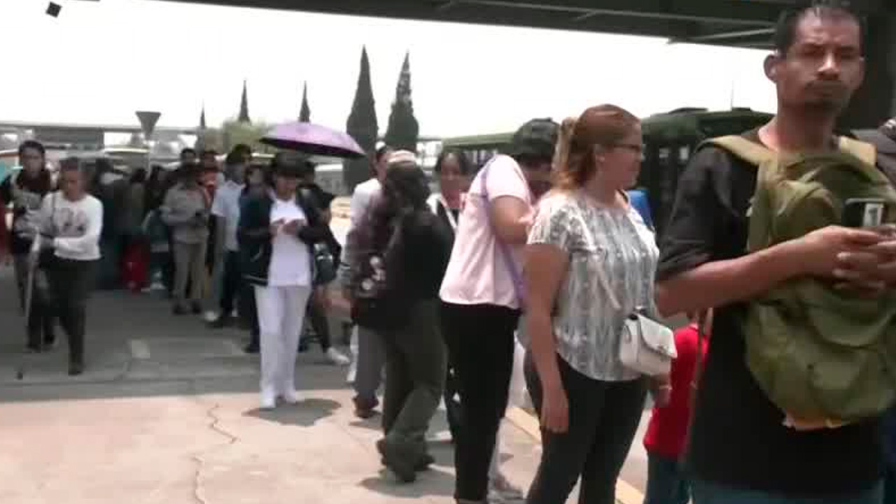 Usuarios enfrentan largas filas por cierre parcial de la Línea 12 del Metro CdMx