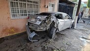 Los vehículos impactados por la patrulla de la Policía de Jalisco fueron un Nissan March y un Sentra