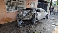 Los vehículos impactados por la patrulla de la Policía de Jalisco fueron un Nissan March y un Sentra