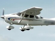 La avioneta desaparecida es un Cessna T206, con matrícula HK4985 (imagen de referencia) | Creative Commons
