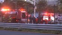 Un choque entre dos autos provocó incendio sobre la México-Toluca; dos personas murieron calcinadas y una resultó herida.