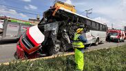 Eduardo, chofer de 17 años, murió en el hospital tras chocar un autobús en Toluca.