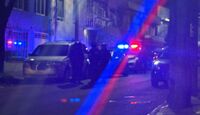 Un hombre fue hallado sin vida al interior de un auto en la Álvaro Obregón, CdMx; presentaba herida de bala en la cabeza.