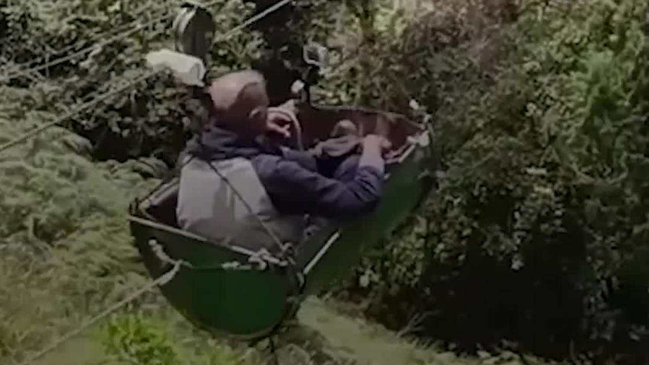 El increíble teleférico artesanal que salva a la comunidad colombiana de La Unión del aislamiento