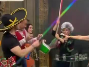 La Maestra Resurrección da el grito muy a su estilo