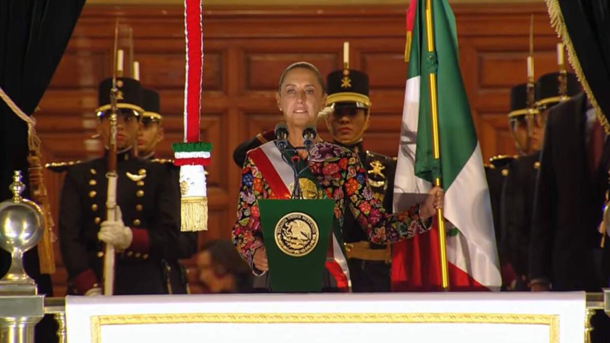 Sheinbaum gritó ¡Viva México! desde el balcón de Palacio Nacional