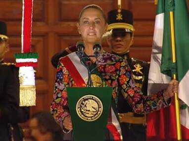 Sheinbaum gritó ¡Viva México! desde el balcón de Palacio Nacional