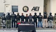 A los sospechosos les aseguraron diverso material bélico, drogas y otros implementos.
