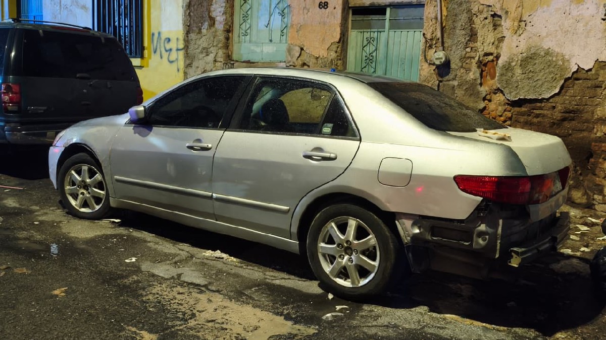 El vehículo Honda Accord en donde el niño se encontraba, fue asegurado por la policía como parte de las investigaciones