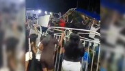 Varios asistentes corrieron para auxiliar a las personas afectadas y ayudar en la evacuación