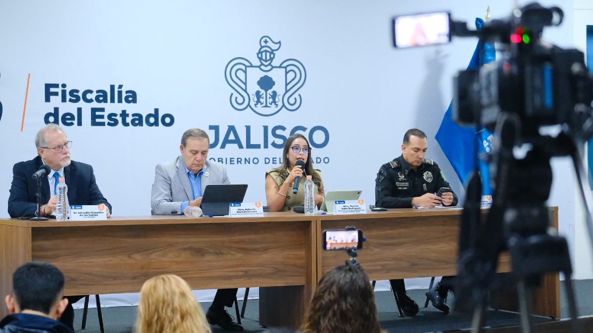 Autoridades al mando de la seguridad en Jalisco dirigen la rueda de prensa.