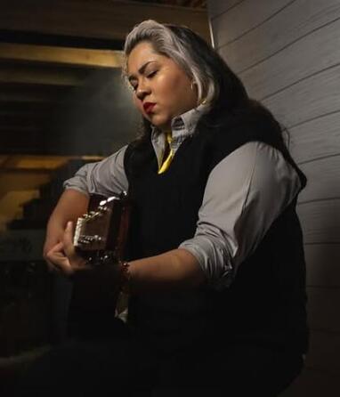 La cantautora coahuilense ha compuesto más de 150 canciones a lo largo de su trayectoria musical. | Vivir Quintana Instagram