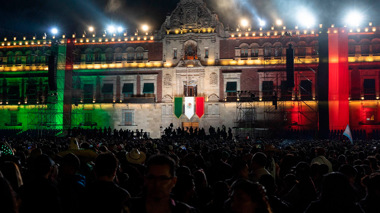 Capitalinos esperan el Grito de Independencia en el Centro Histórico. TD Nocturno CdMx, 15 de septiembre 2026