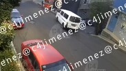 Combi a exceso de velocidad embiste a motociclista y huye en Iztapalapa.