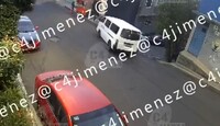 Combi a exceso de velocidad embiste a motociclista y huye en Iztapalapa.
