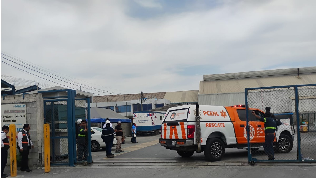 Cuerpos de rescate sofocaron la humareda sobre la avenida Juan Pablo II.