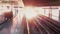 Así fue el momento exacto en el que un cortocircuito provocó incendio en Línea 1 del Metro CdMx.