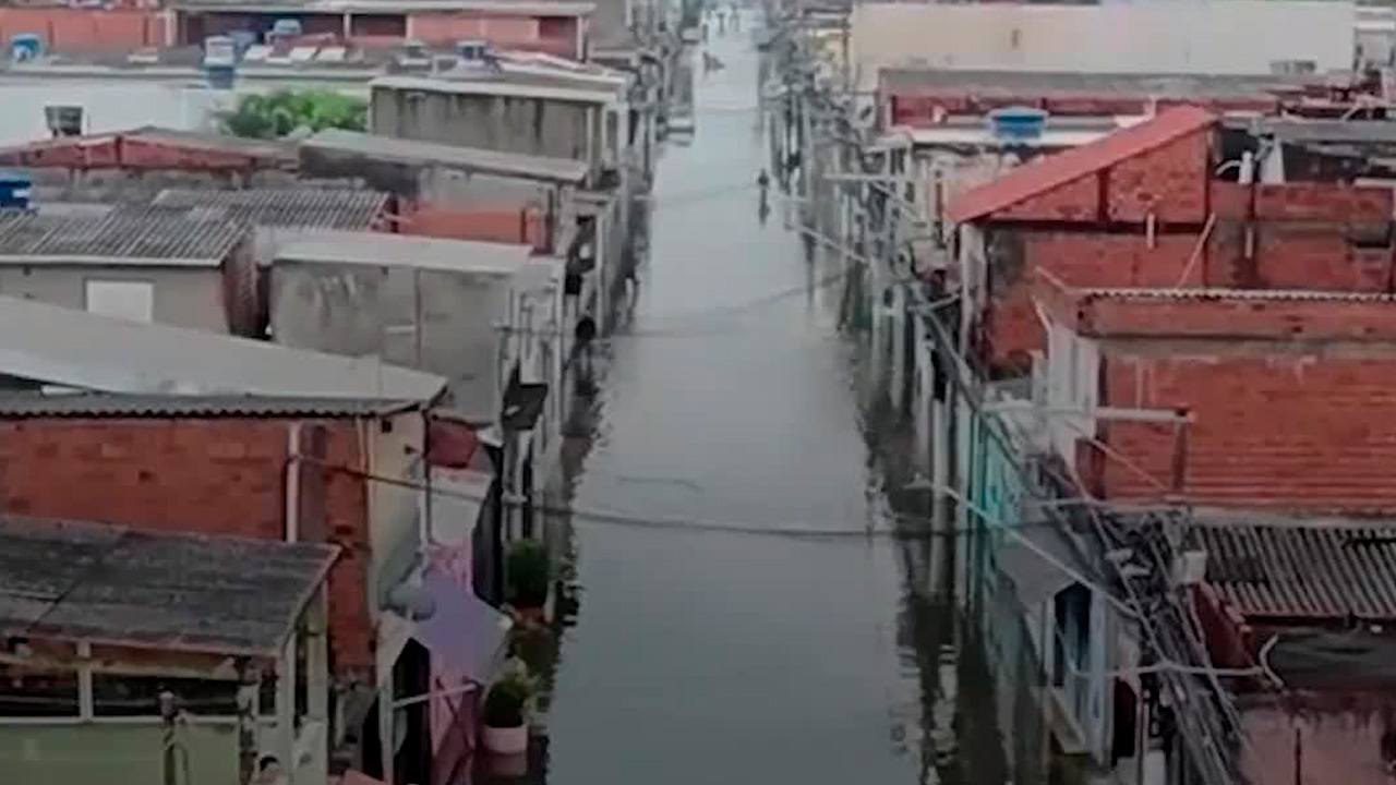 Fuertes lluvias inundan región de Sao Paulo