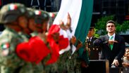 El gobernador aprovechó el desfile para destacar la coordinación en seguridad y señalar que agosto fue el mes más seguro de los últimos 21 años