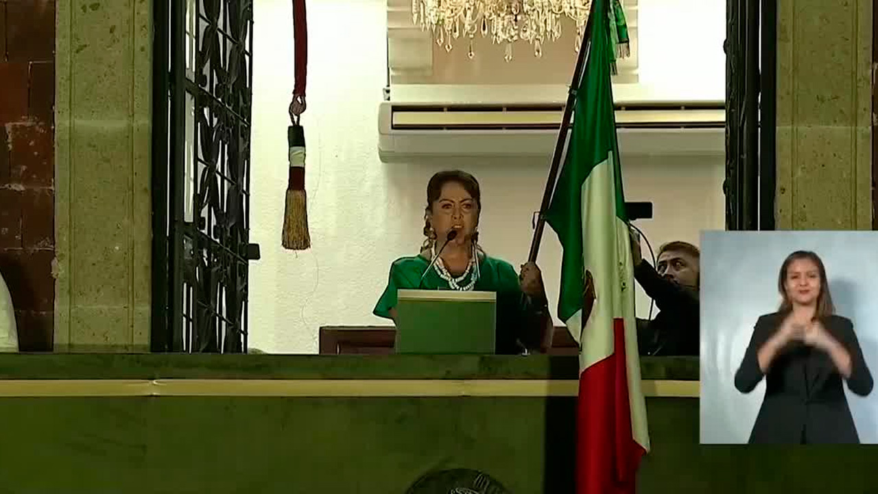 Margarita González encabeza el Grito de Independencia en Morelos