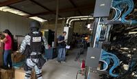 Más de mil equipos de cómputo fueron decomisados en el operativo. | FGR