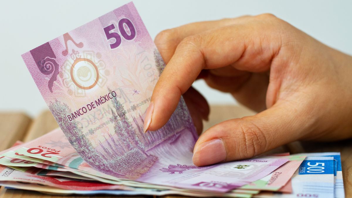 Los pagos extraordinarios por trabajar en días de descanso obligatorio están establecidos en el Art. 75 de la Ley Federal del Trabajo.