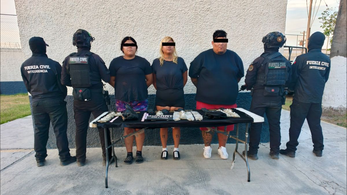 Las tres personas quedaron a disposición del Ministerio Público Federal, quien determinará su situación jurídica.