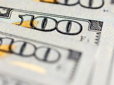 El precio del dólar afecta directamente en el valor de las remesas en México. | Magnific