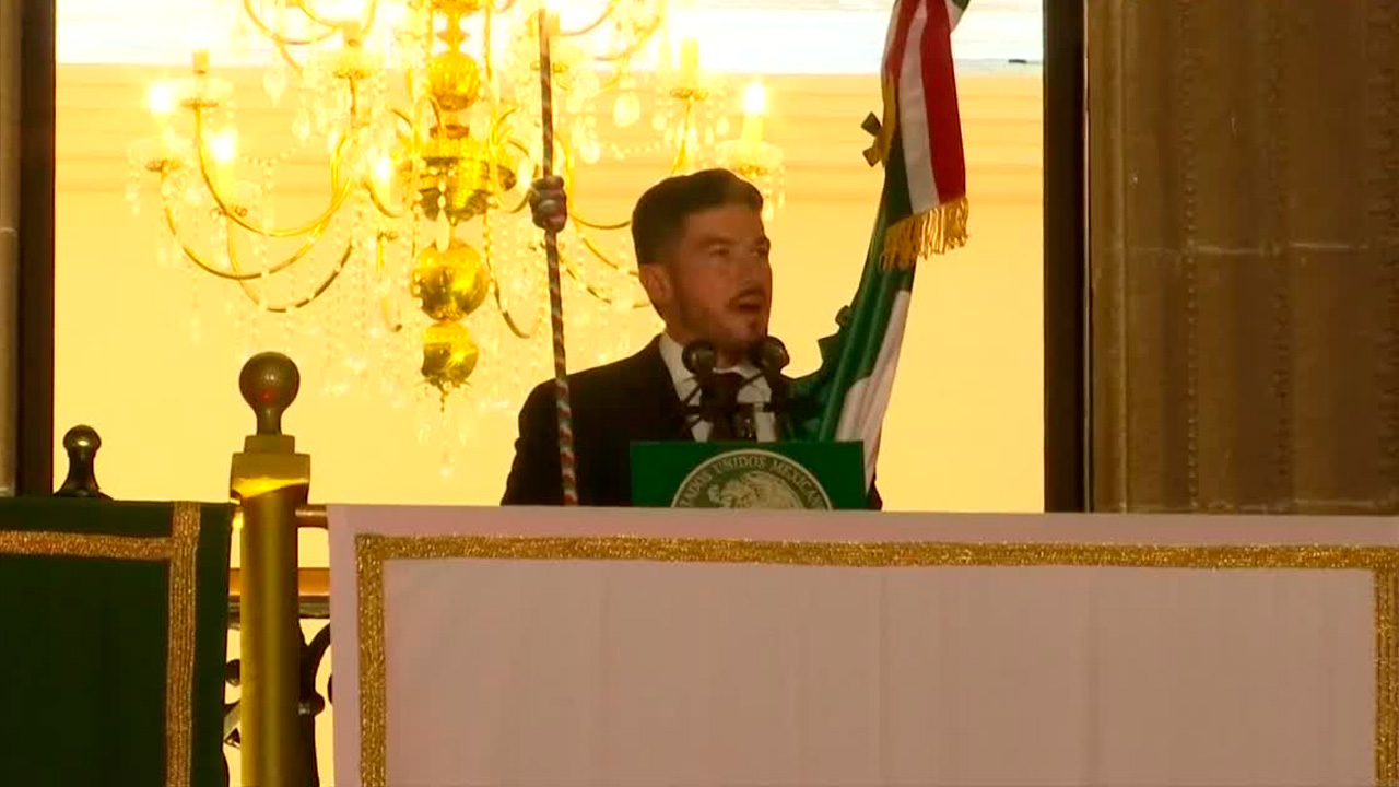 Samuel García encabeza el Grito de Independencia desde Palacio de Gobierno