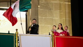 Por primera vez, Samuel García dio el tradicional Grito de Independencia desde el balcón del Palacio de Gobierno.